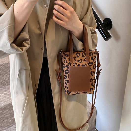 Women's Crossbody Bag Autumn And Winter Retro Leopard Print Shoulder Bag Anime New Versatile Suede Phone Bag Women's Crossbody Bag Autumn And Winter Retro Leopard Print Shoulder Bag Anime New Versatile Suede Phone Bag